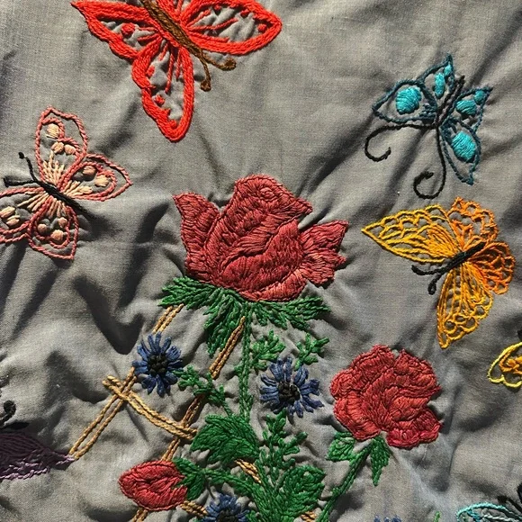 Embroidered Floral Women's Shirt - Picture 3 of 10